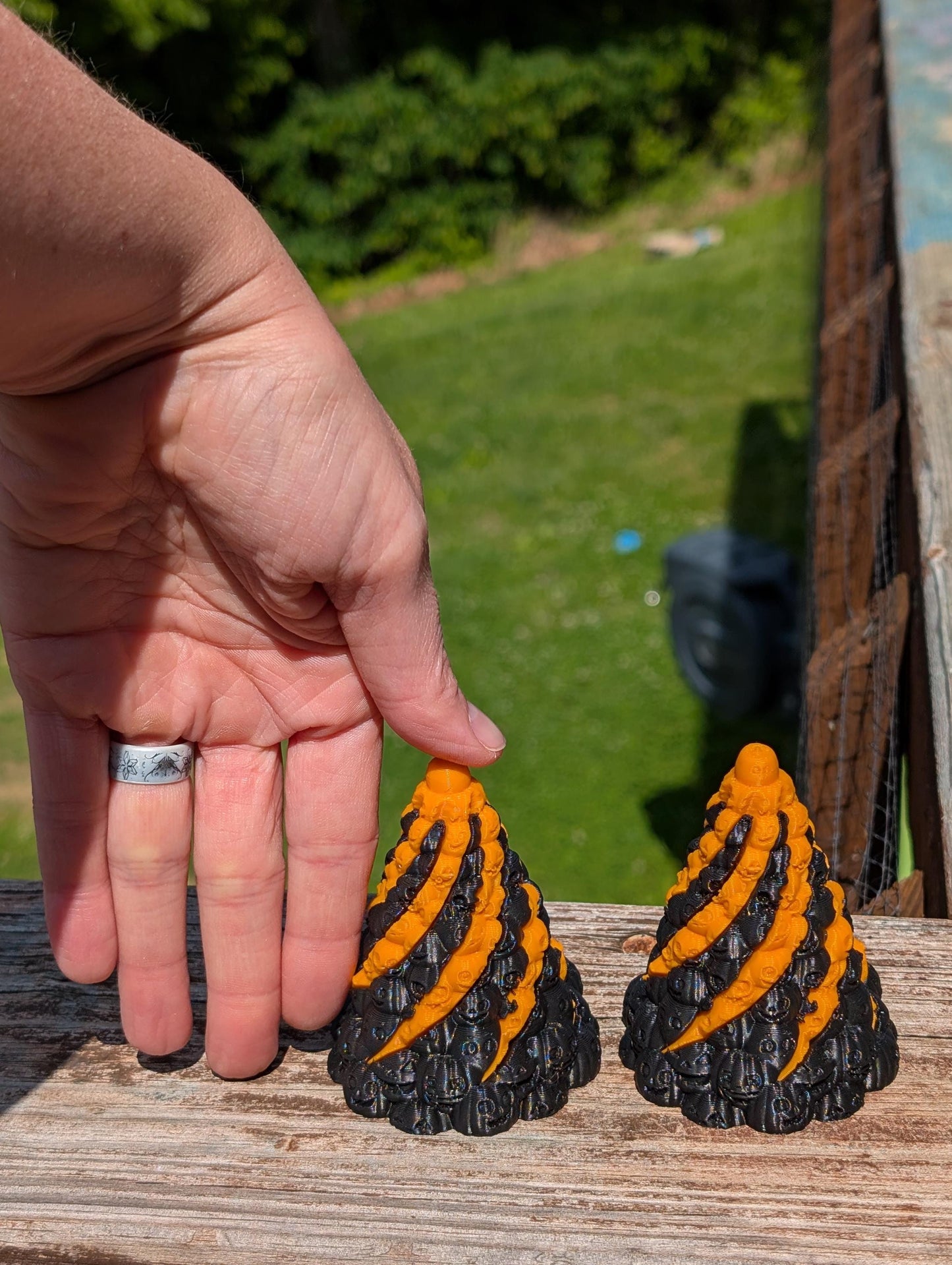 Halloween Spiral Fidget Cone – 3D Printed Sensory Toy, Jack-O’-Lantern Decor (2 Pack)